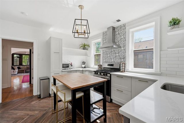 7100 Amherst Avenue, University City, MO 63130