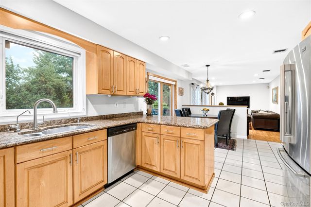 14 Bubenko Drive, Garnerville, NY 10923
