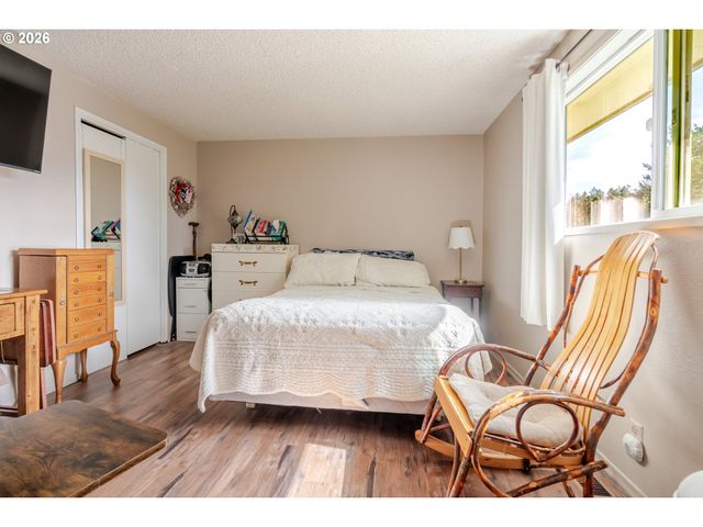 656 Nw THORNTON LAKE Dr, Albany, OR 97321