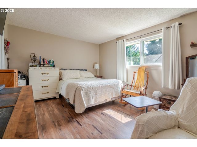 656 Nw THORNTON LAKE Dr, Albany, OR 97321