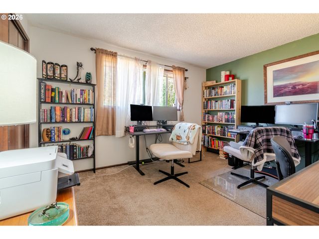 656 Nw THORNTON LAKE Dr, Albany, OR 97321