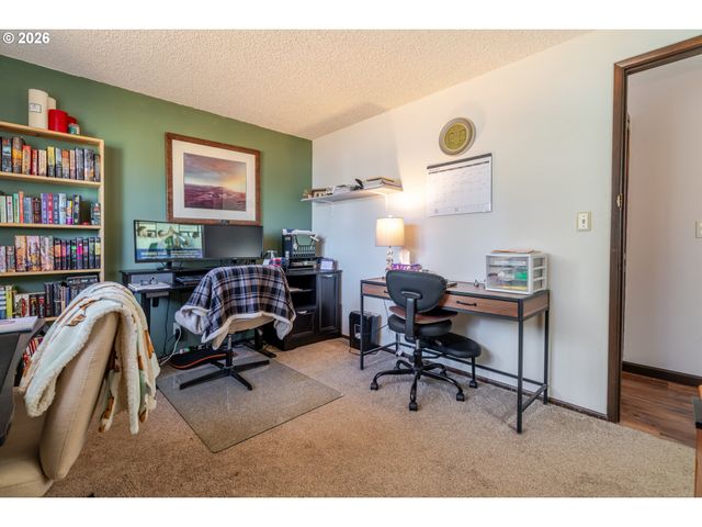 656 Nw THORNTON LAKE Dr, Albany, OR 97321