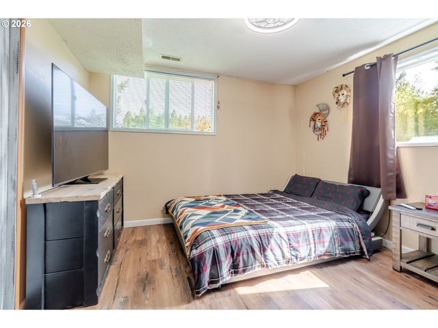 656 Nw THORNTON LAKE Dr, Albany, OR 97321