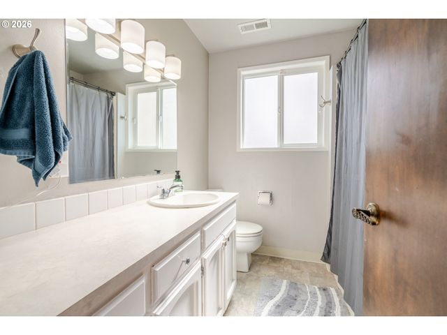 656 Nw THORNTON LAKE Dr, Albany, OR 97321