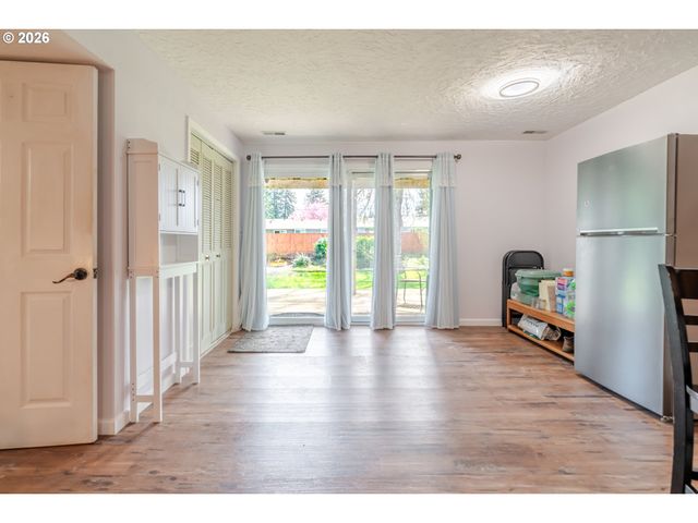 656 Nw THORNTON LAKE Dr, Albany, OR 97321