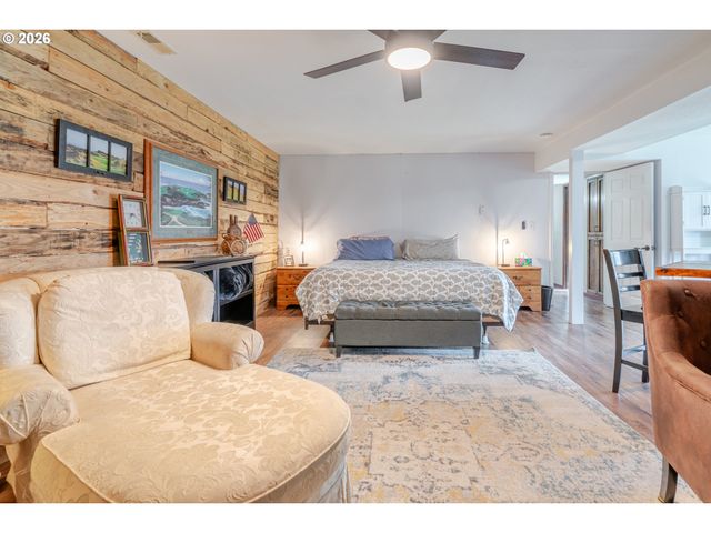 656 Nw THORNTON LAKE Dr, Albany, OR 97321