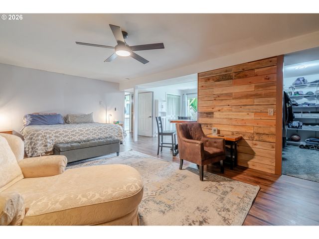 656 Nw THORNTON LAKE Dr, Albany, OR 97321