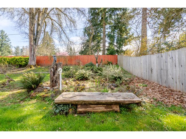 656 Nw THORNTON LAKE Dr, Albany, OR 97321