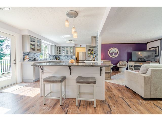 656 Nw THORNTON LAKE Dr, Albany, OR 97321