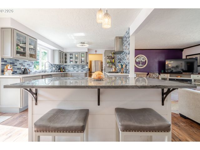 656 Nw THORNTON LAKE Dr, Albany, OR 97321