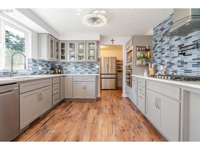 656 Nw THORNTON LAKE Dr, Albany, OR 97321