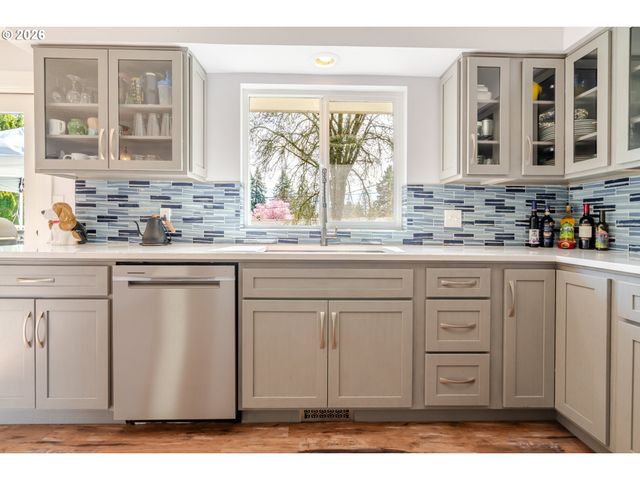 656 Nw THORNTON LAKE Dr, Albany, OR 97321