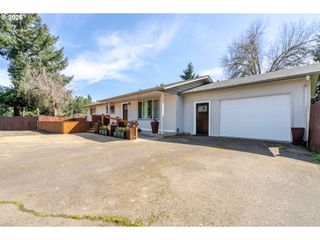 656 Nw THORNTON LAKE Dr, Albany, OR 97321