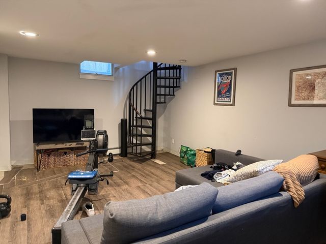 221 Charles Street 1, Cambridge, MA 02141
