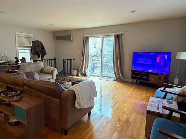 221 Charles Street 1, Cambridge, MA 02141