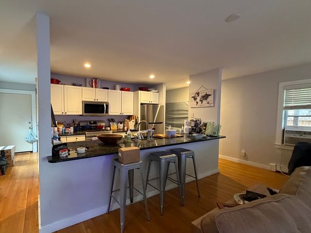 221 Charles Street 1, Cambridge, MA 02141