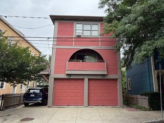 221 Charles Street 1, Cambridge, MA 02141