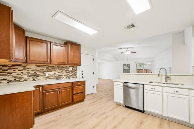 121 Orion CV, Kyle, TX 78640