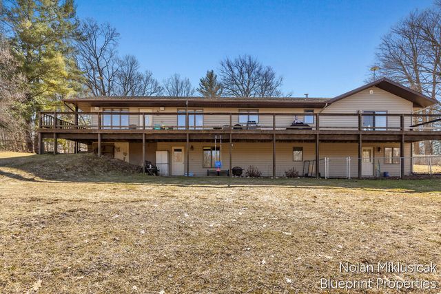 15342 W Almy, Howard City, MI 49329