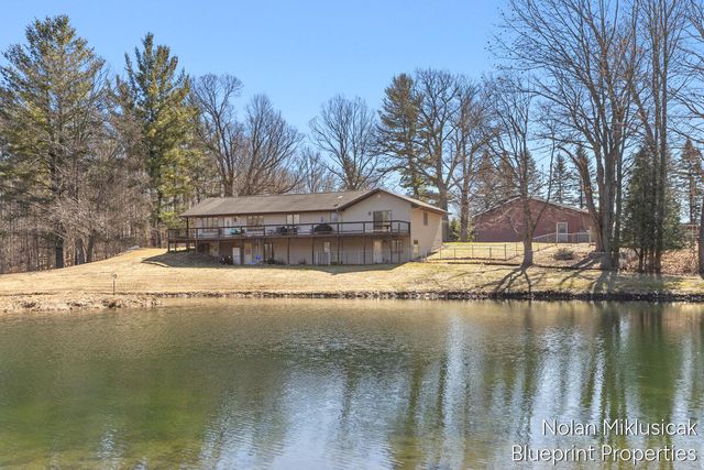 15342 W Almy, Howard City, MI 49329