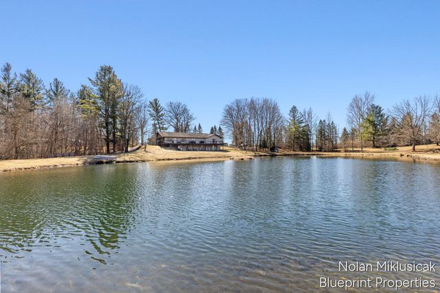 15342 W Almy, Howard City, MI 49329