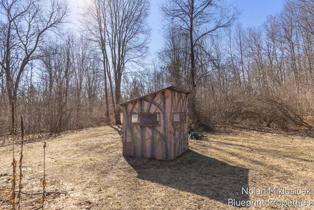 15342 W Almy, Howard City, MI 49329