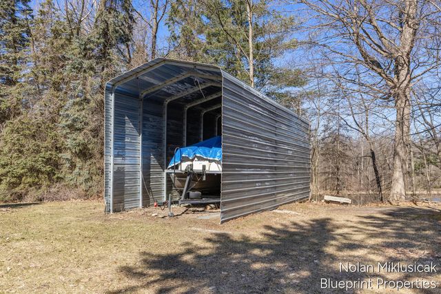 15342 W Almy, Howard City, MI 49329