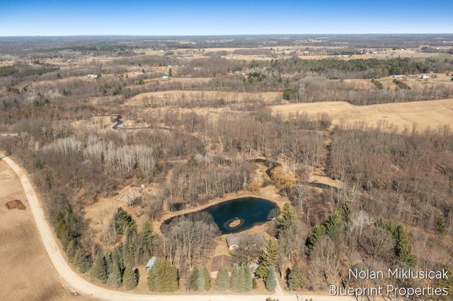 15342 W Almy, Howard City, MI 49329