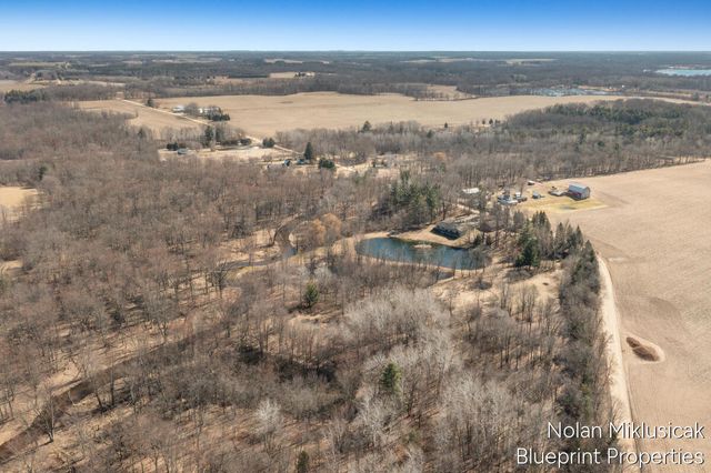 15342 W Almy, Howard City, MI 49329