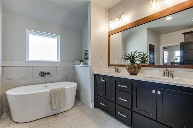3725 River Valley Drive, Newcastle, OK 73065