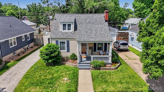 1721 W Adams Street, St Charles, MO 63301