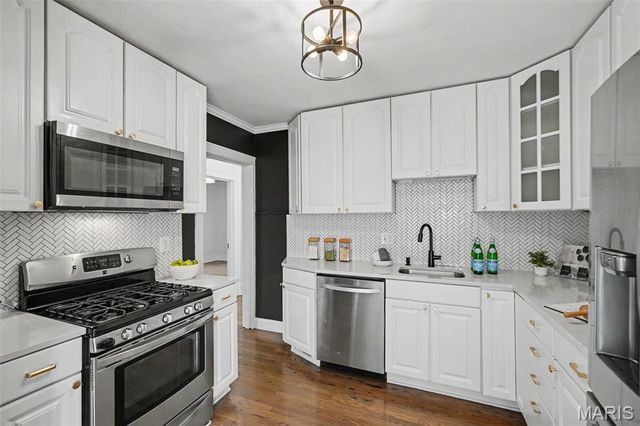 1721 W Adams Street, St Charles, MO 63301
