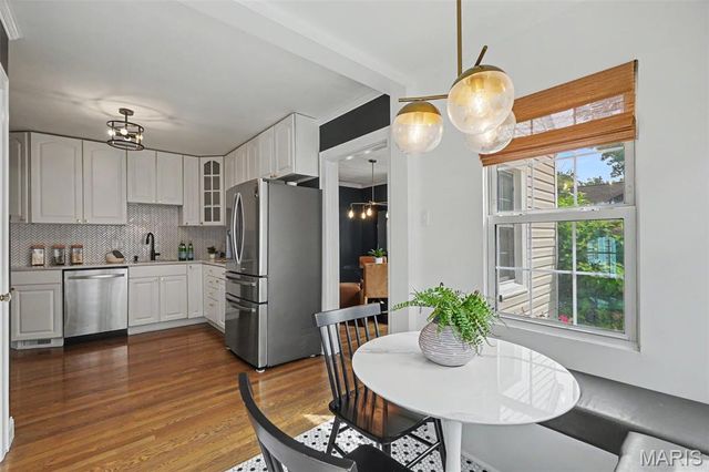 1721 W Adams Street, St Charles, MO 63301