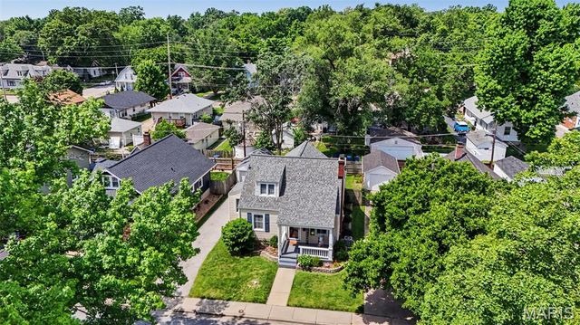 1721 W Adams Street, St Charles, MO 63301