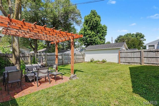 1721 W Adams Street, St Charles, MO 63301