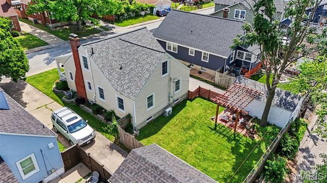 1721 W Adams Street, St Charles, MO 63301