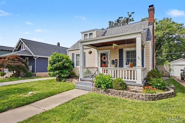 1721 W Adams Street, St Charles, MO 63301