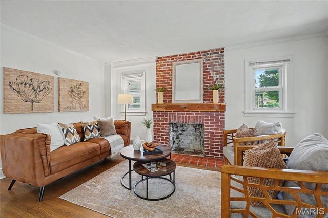 1721 W Adams Street, St Charles, MO 63301