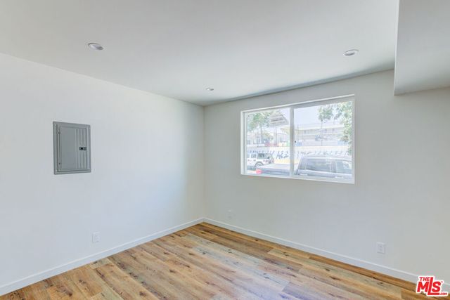 11906 Rochester, Los Angeles, CA 90025