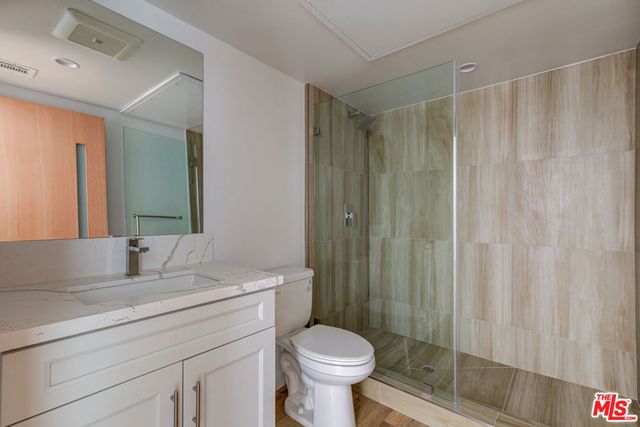 11906 Rochester, Los Angeles, CA 90025