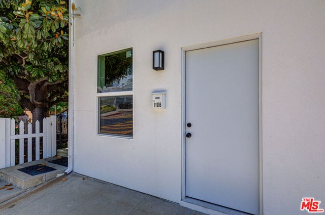 11906 Rochester, Los Angeles, CA 90025
