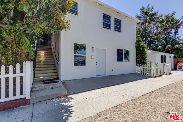 11906 Rochester, Los Angeles, CA 90025