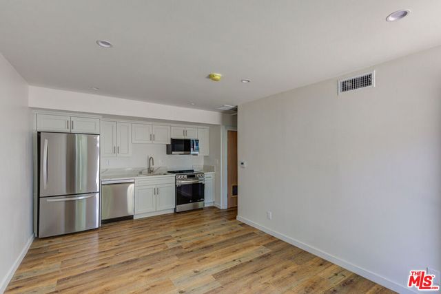 11906 Rochester, Los Angeles, CA 90025