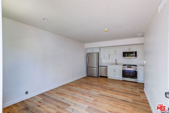 11906 Rochester, Los Angeles, CA 90025