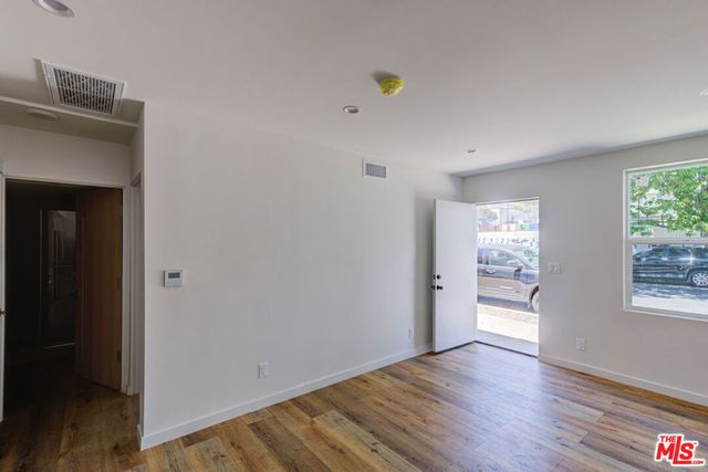 11906 Rochester, Los Angeles, CA 90025