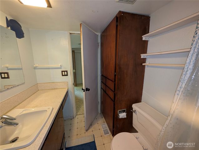 2111 5th Street SW, Puyallup, WA 98371