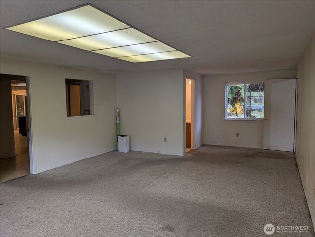 2111 5th Street SW, Puyallup, WA 98371