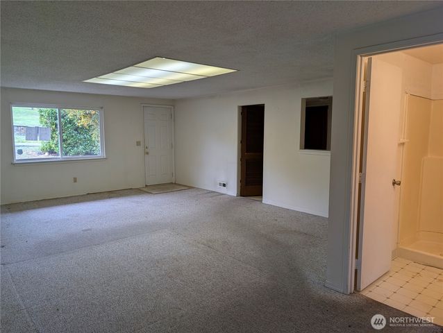 2111 5th Street SW, Puyallup, WA 98371