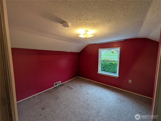 2111 5th Street SW, Puyallup, WA 98371