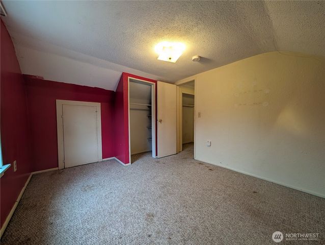 2111 5th Street SW, Puyallup, WA 98371